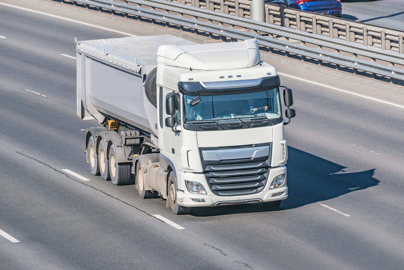 Bulk haulage truck